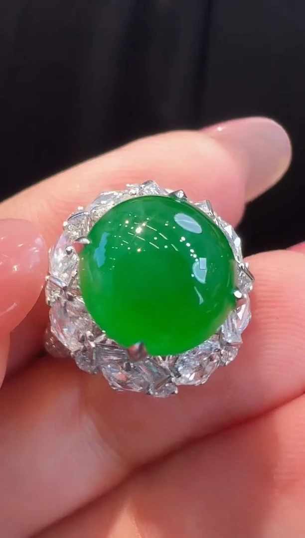 18K金镶嵌戒指翡翠戒指