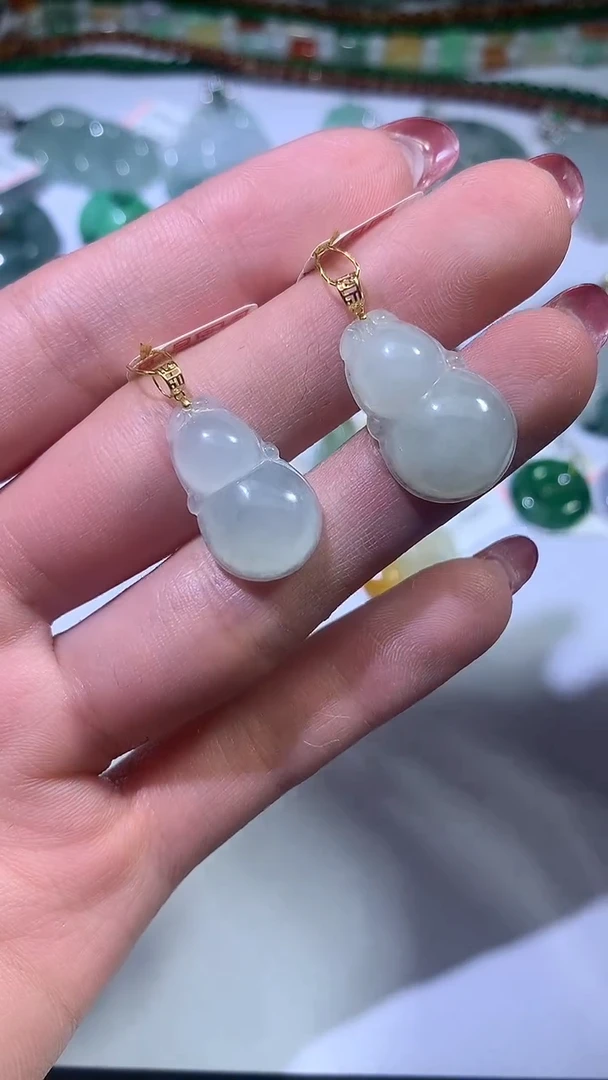 颈饰18K金镶嵌翡翠ZX018848多样性发一