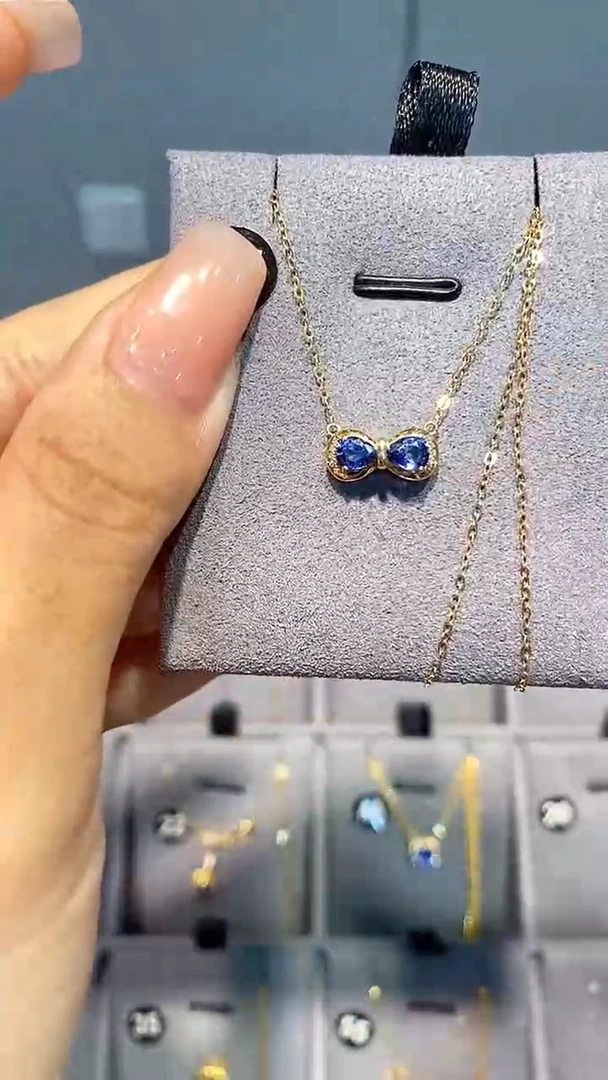 蓝宝石颈饰18K金镶嵌项链