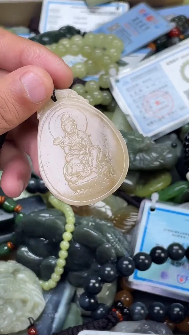 颈饰未镶嵌和田玉1