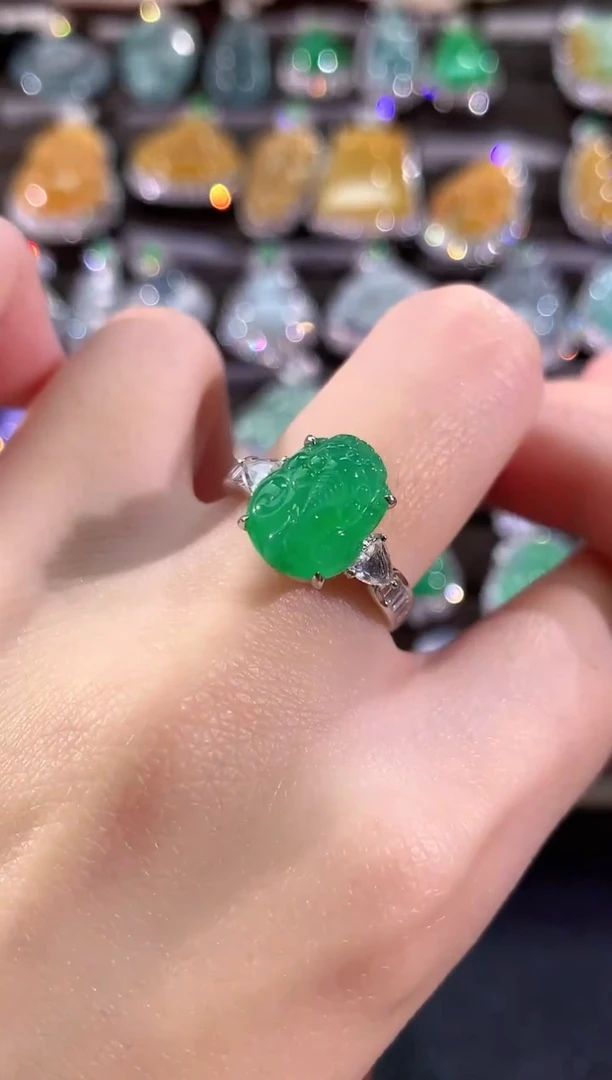 18K金镶嵌戒指翡翠冬日珠宝E36