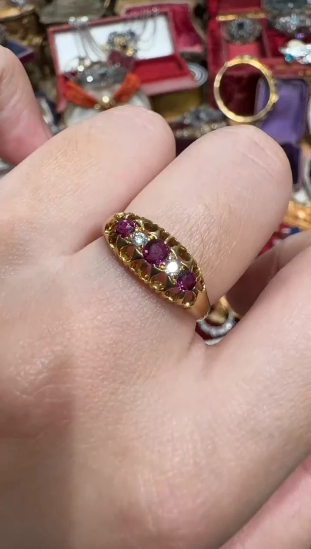 无无k18，英国维多利亚时期经典三石古董戒指，红宝+钻，120多年，16#