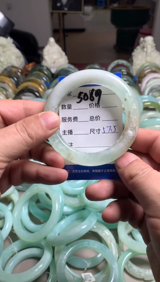 【闪购商品】蛇纹石玉手镯未镶嵌5069