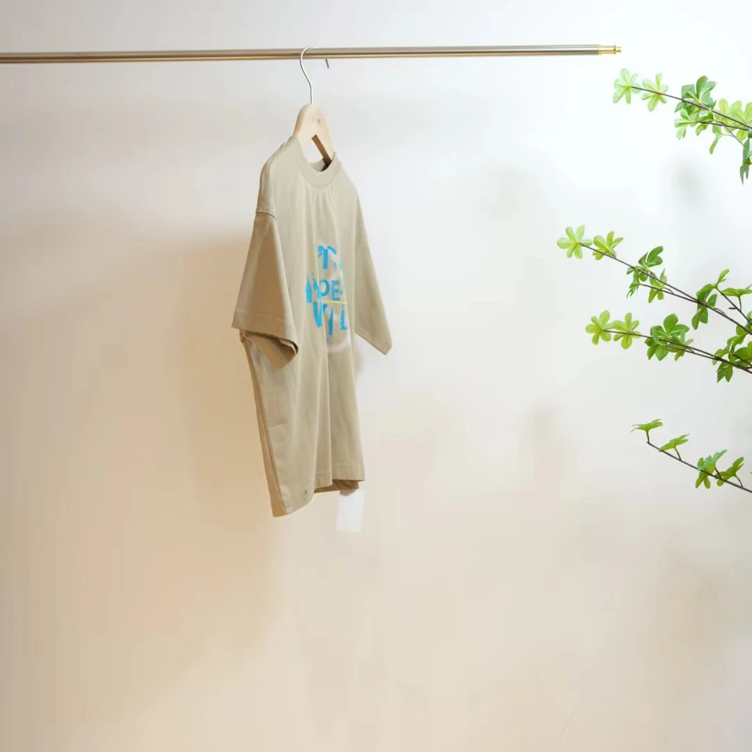 2-177-卡其色植绒字母印花儿童夏季圆领短袖X