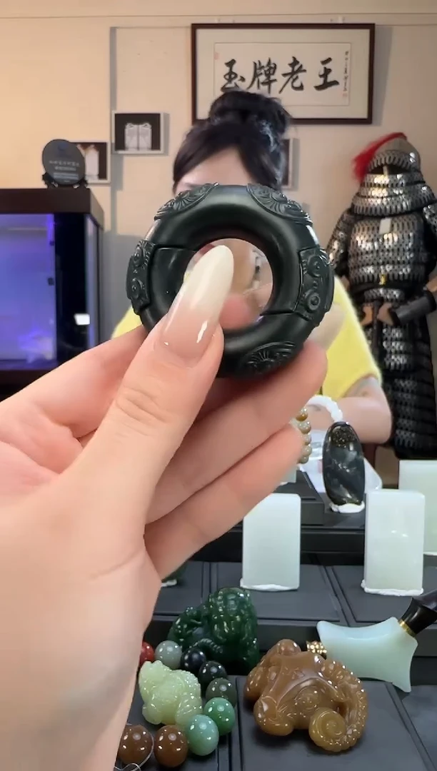 颈饰未镶嵌和田玉青玉蚩尤环