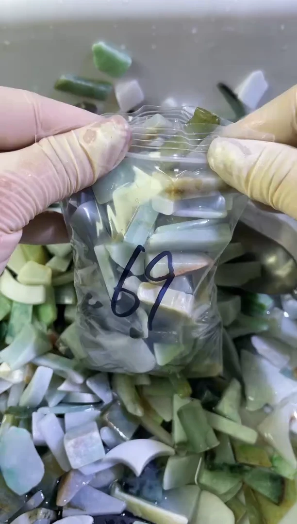 【闪购商品】翡翠颈饰未镶嵌天然翡翠中号500克69