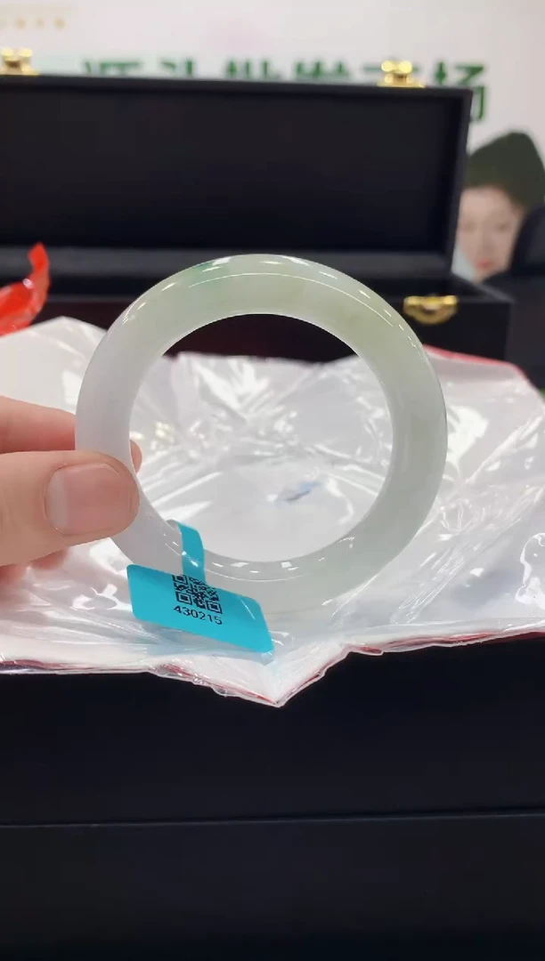 翡翠手镯未镶嵌手镯