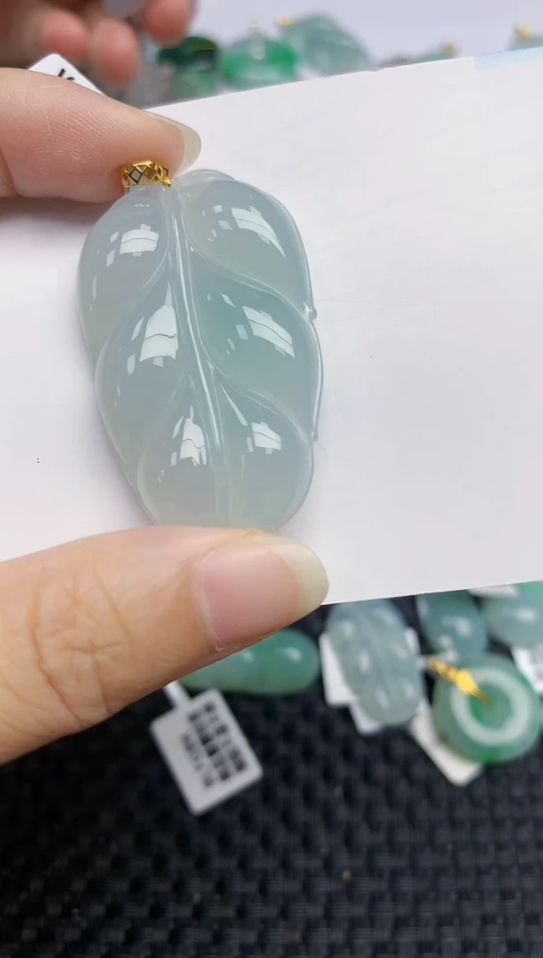 翡翠18K金镶嵌颈饰天然翡翠A货