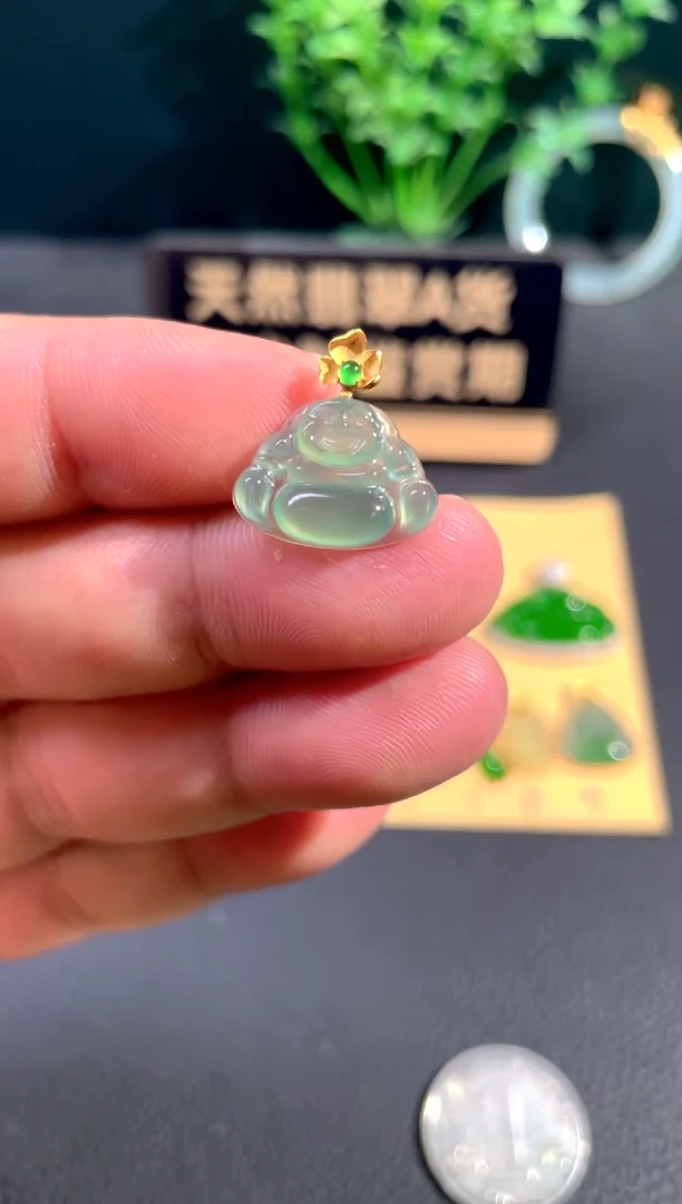 颈饰18K金镶嵌翡翠翡翠