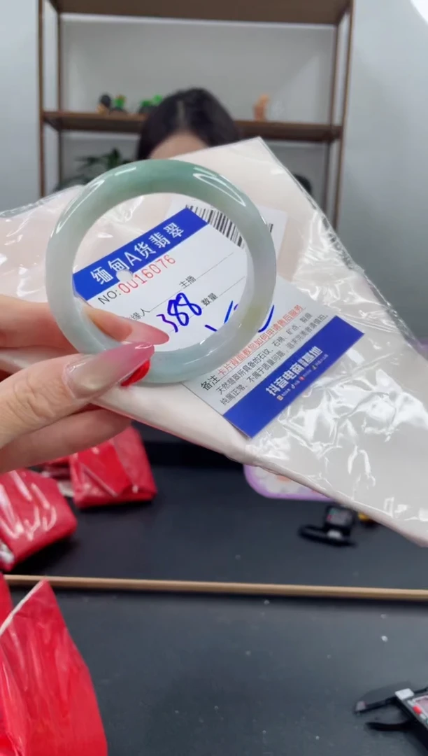 未镶嵌手镯翡翠388.00