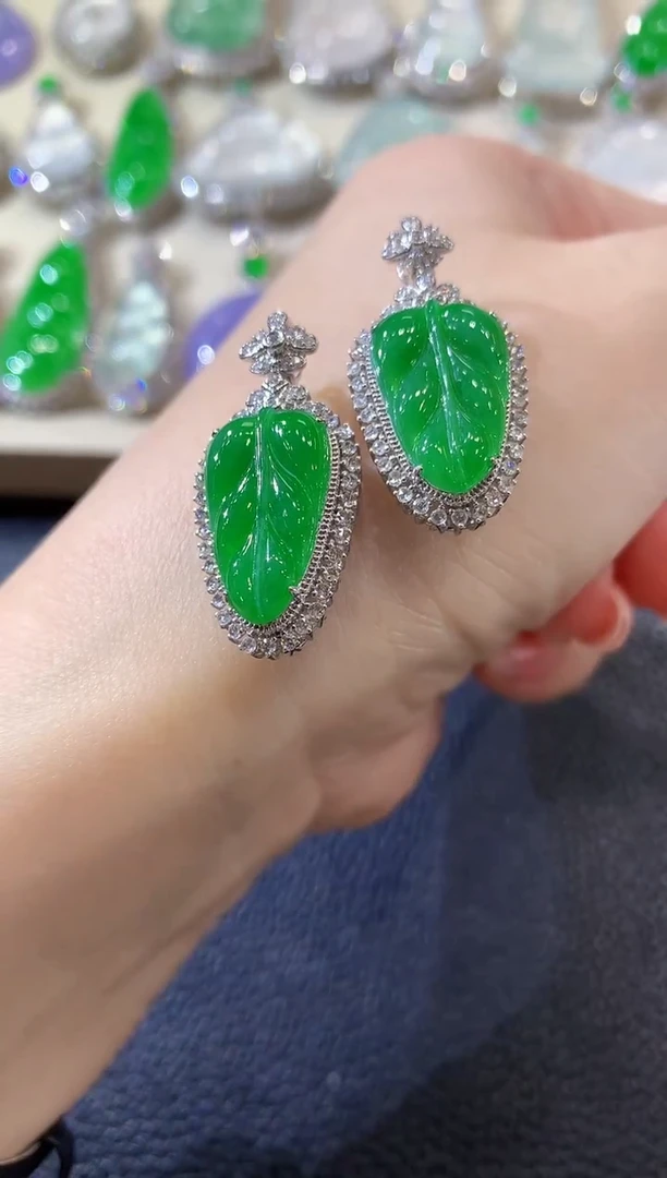 吊坠(不含链)18K金镶嵌翡翠A15 多样性发货一件