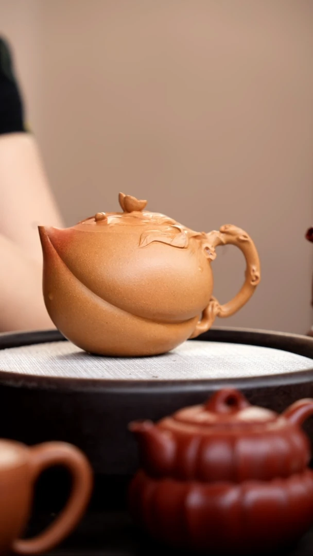 茶壶紫砂唐*段泥寿桃壶