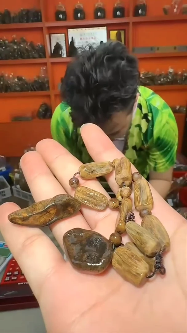 沉香手串201号沉水红土15g+2个吊坠多样性发一