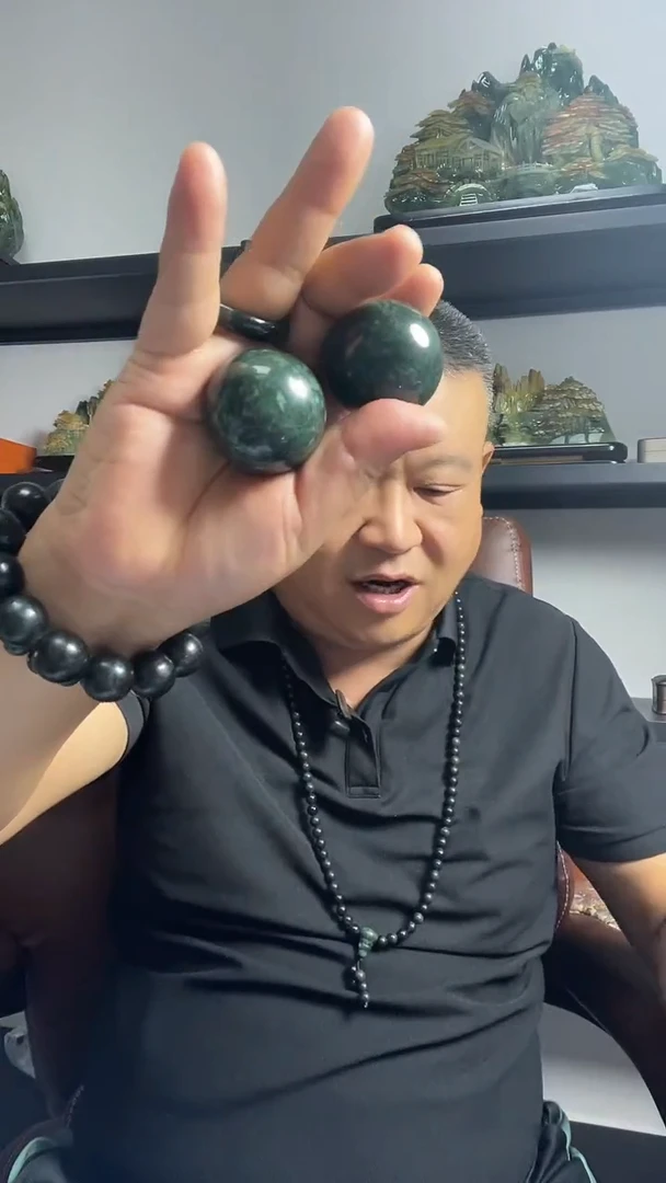 蛇纹石玉未镶嵌手球一对