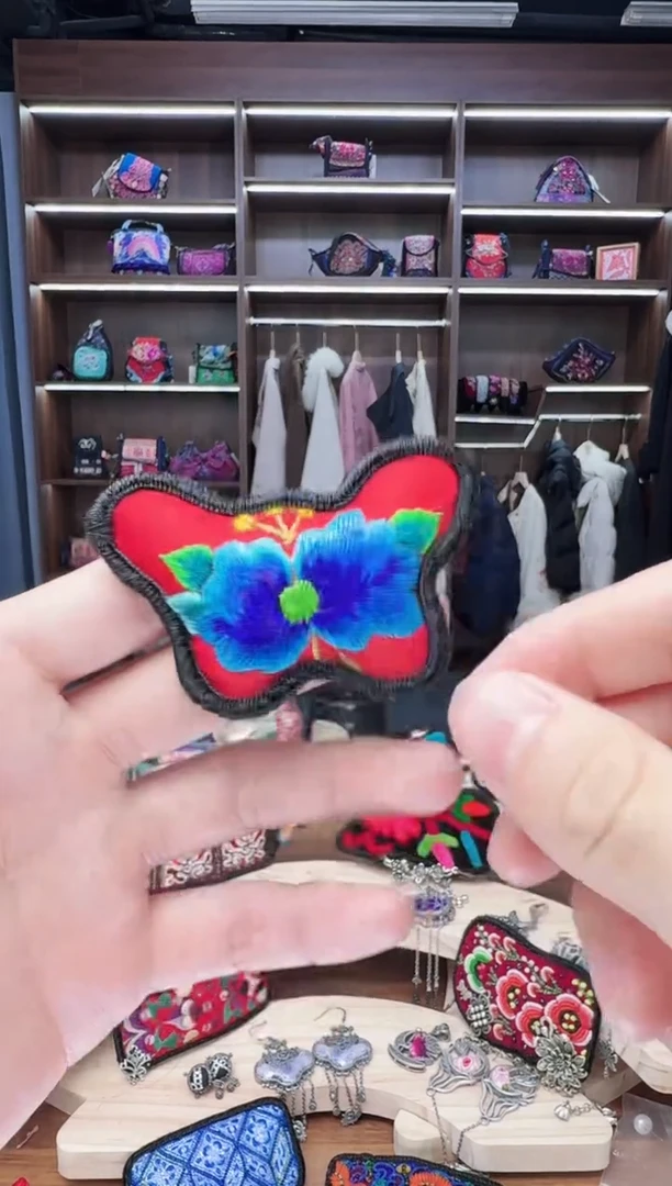 织绣17蒙阿苏苗绣传承店