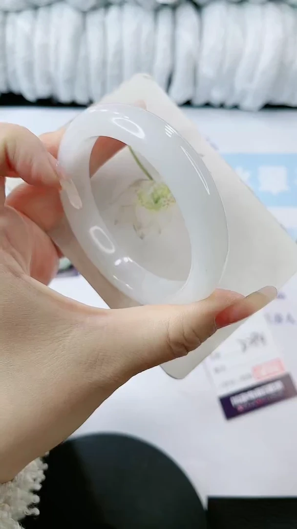 【闪购商品】石英质玉手镯未镶嵌多样性发货D294