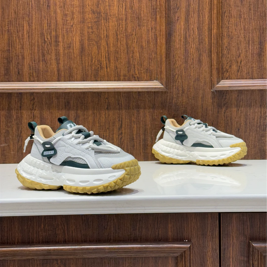 2025春季新款时尚百搭潮流轻奢软底增高时尚休闲男鞋（标准码数）