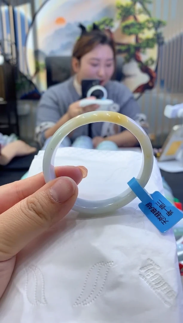 【闪购商品】翡翠手镯未镶嵌多人03842