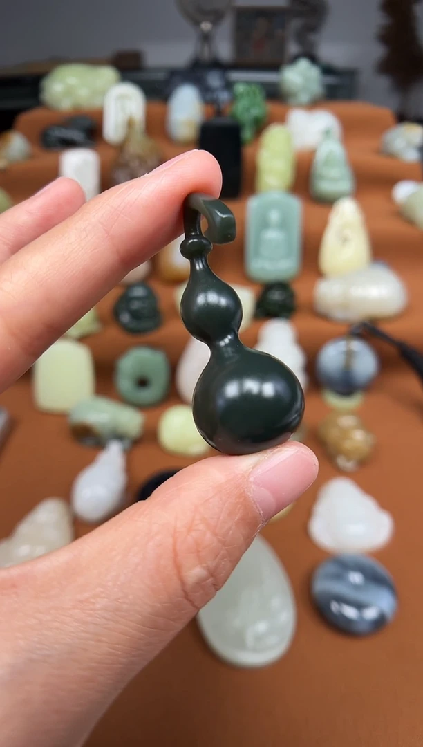 和田玉未镶嵌颈饰葫芦