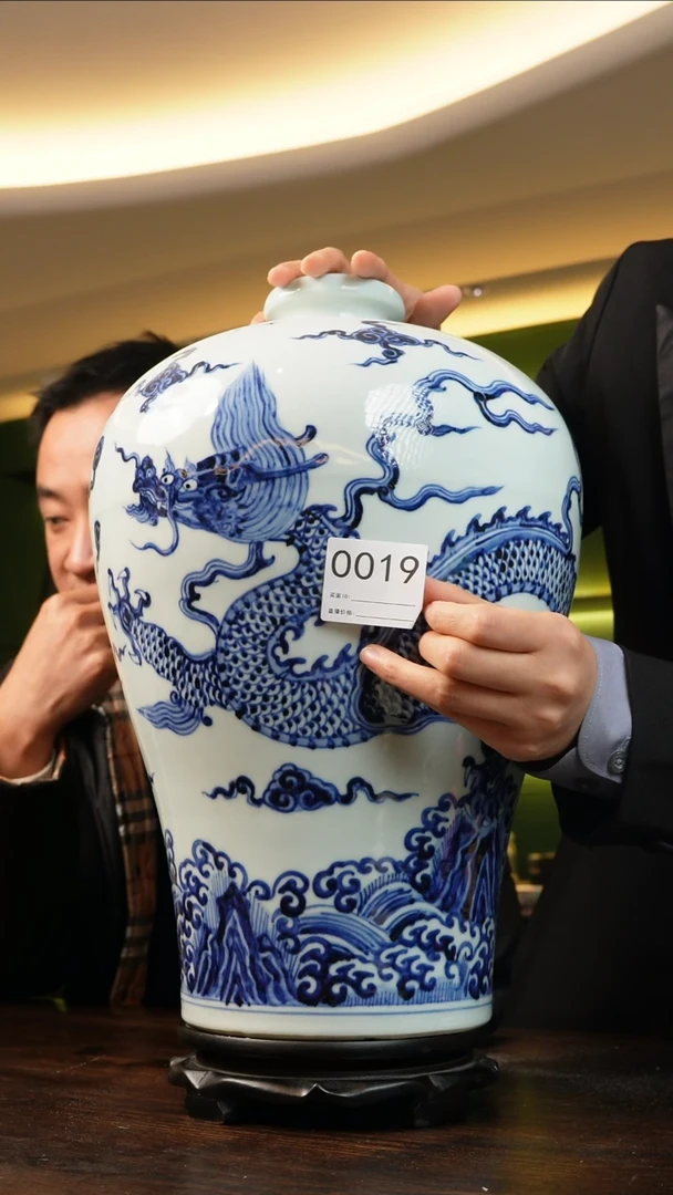 【闪购商品】瓶青花祥云龙纹梅瓶0019