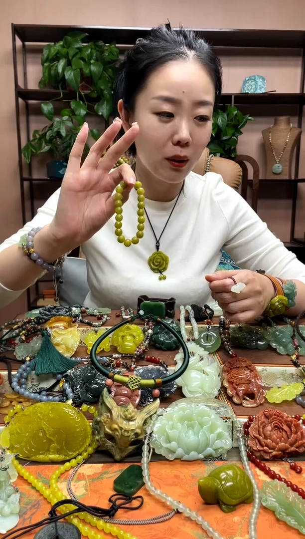 未镶嵌岫玉颈饰多样性发货发其中之一