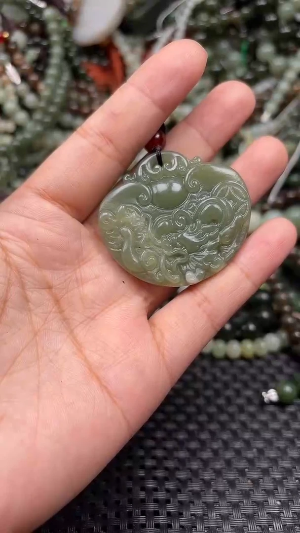 颈饰未镶嵌和田玉1