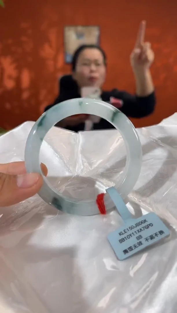 未镶嵌手镯翡翠金***妈        圈口53-52