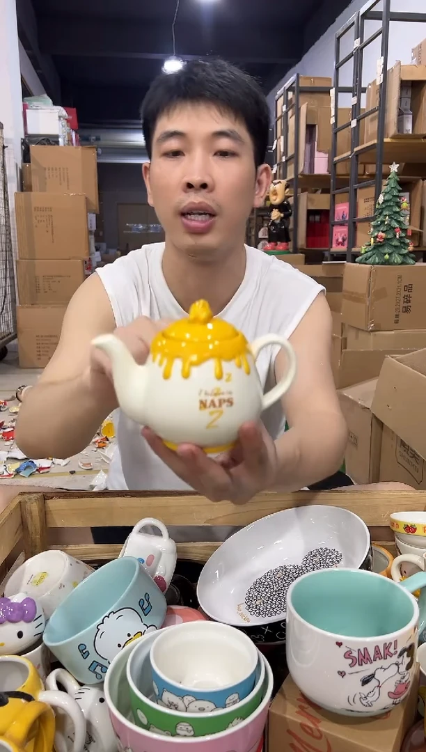 瓷片原盒维尼蜂蜜茶壶