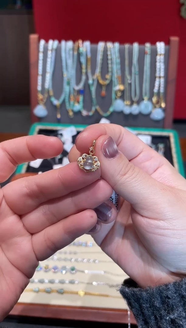 颈饰银S925镶嵌翡翠葫芦