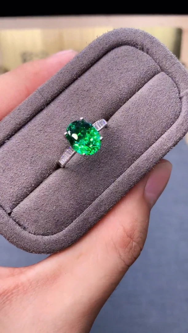 银S925镶嵌戒指石榴石（沙弗莱）2222