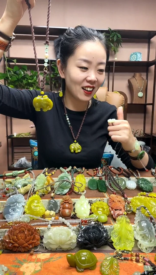 未镶嵌岫玉吊坠多样性发货发其中之一