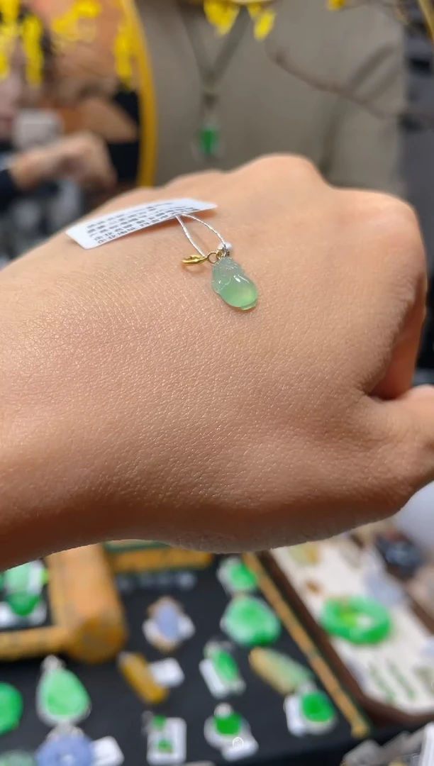 【闪购商品】翡翠颈饰18K金镶嵌多样性发货 发其一