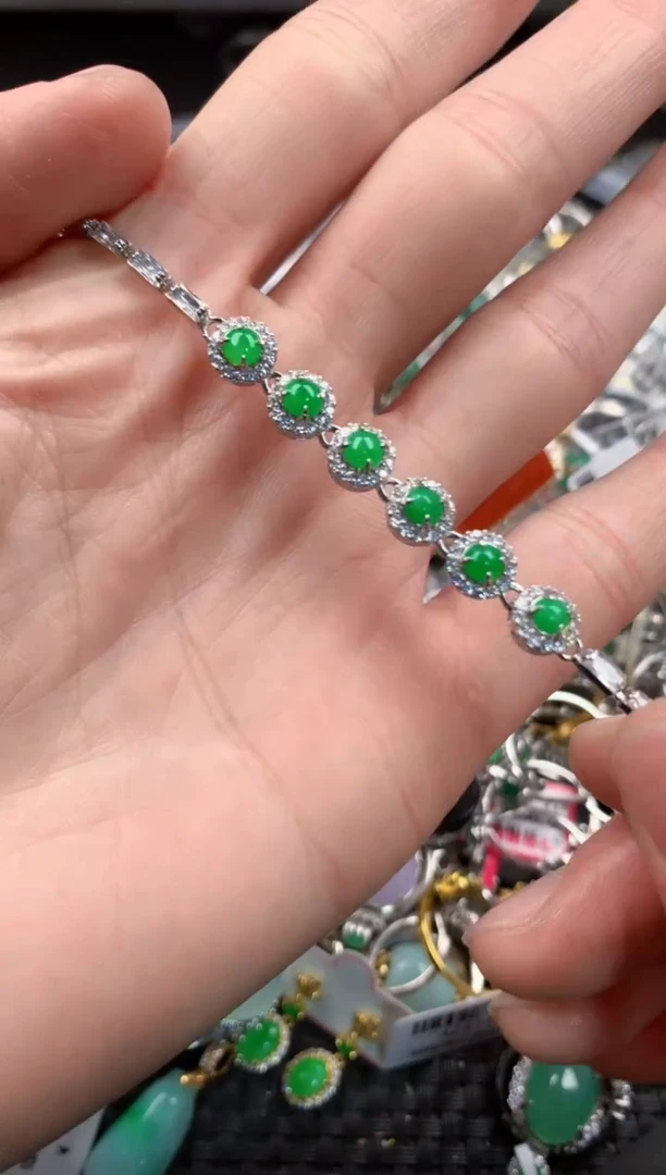 银S925镶嵌戒指翡翠666         1