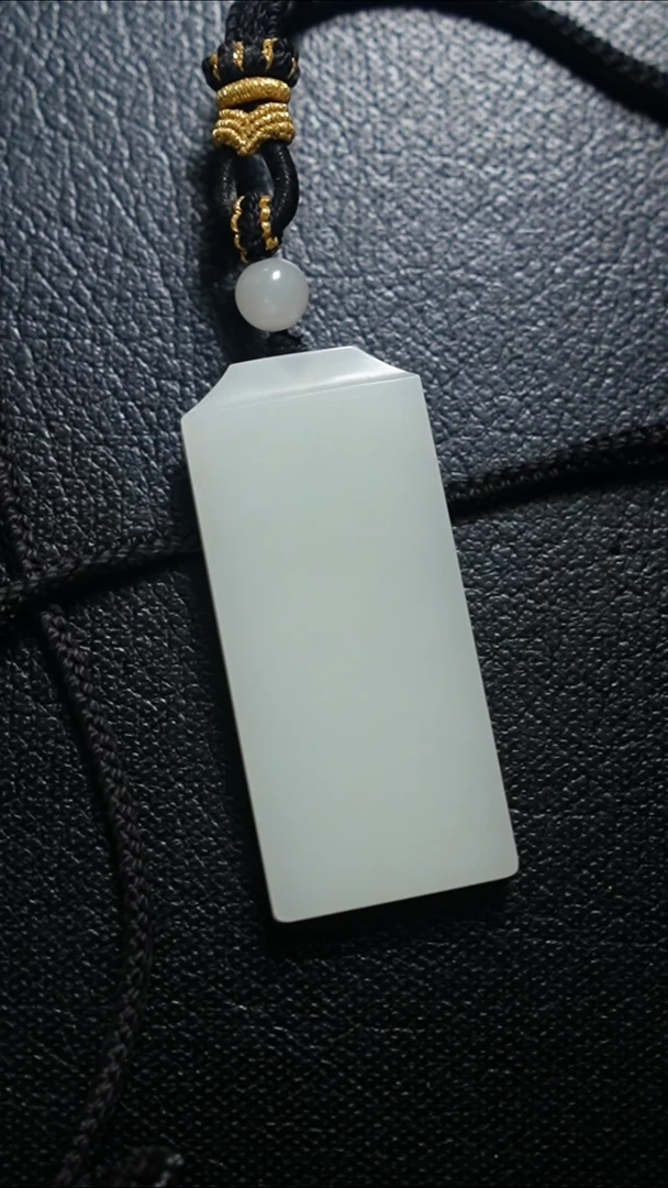 颈饰未镶嵌和田玉米达蝴蝶牌