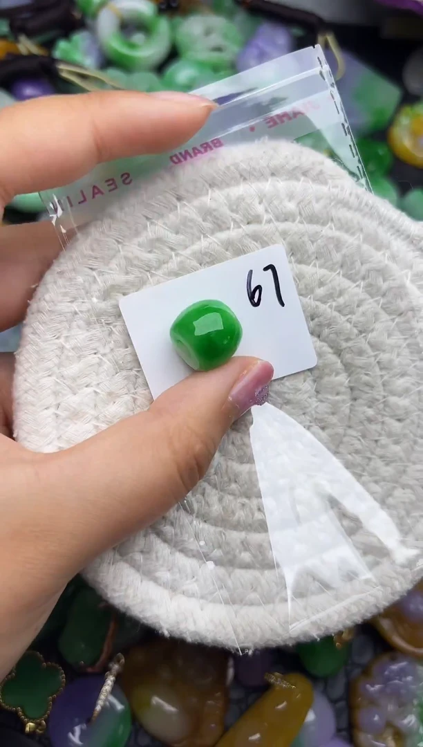 颈饰未镶嵌翡翠缅甸翡翠吊坠