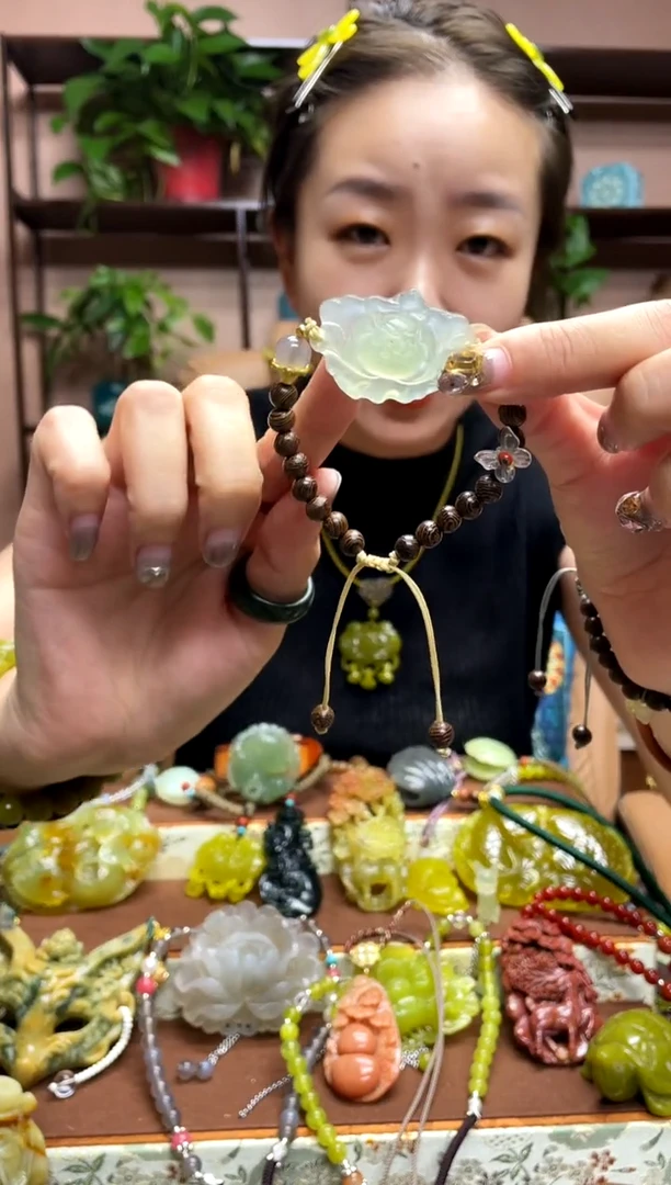 未镶嵌岫玉手牌多样性发货发其中之一