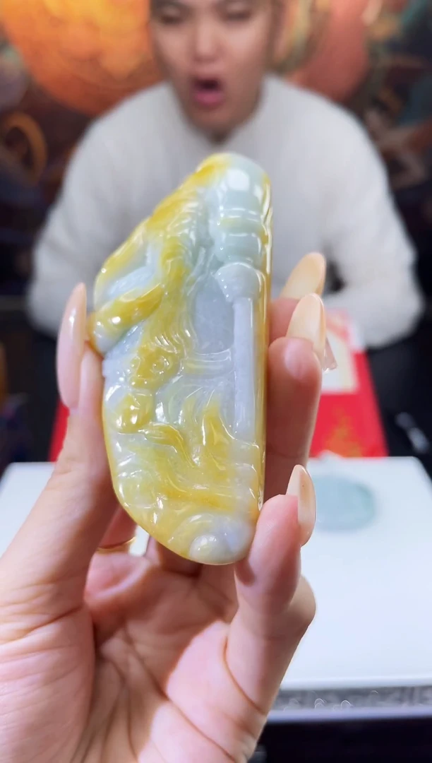 翡翠未镶嵌颈饰多样性发其一