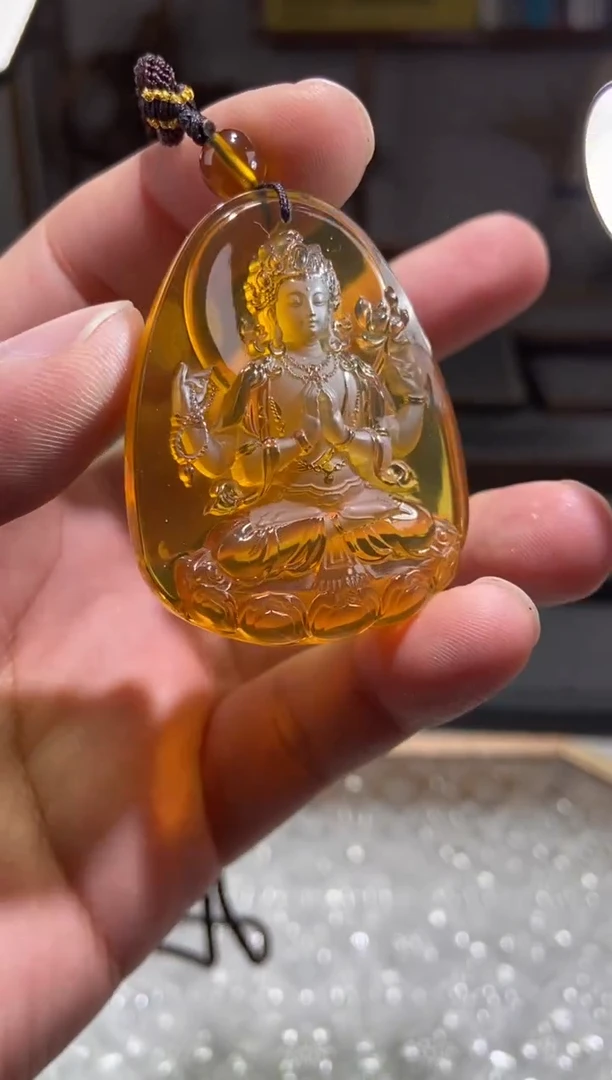 琥珀颈饰未镶嵌四臂观音