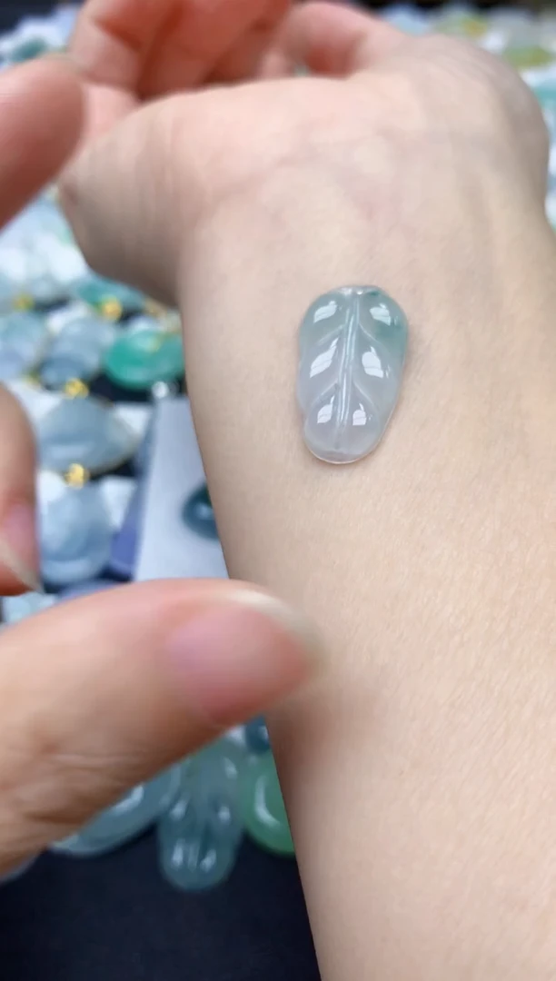 翡翠未镶嵌颈饰天然缅甸A货翡翠