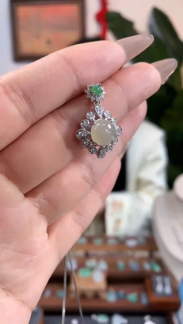 【闪购商品】翡翠吊坠(不含链)未镶嵌吊坠