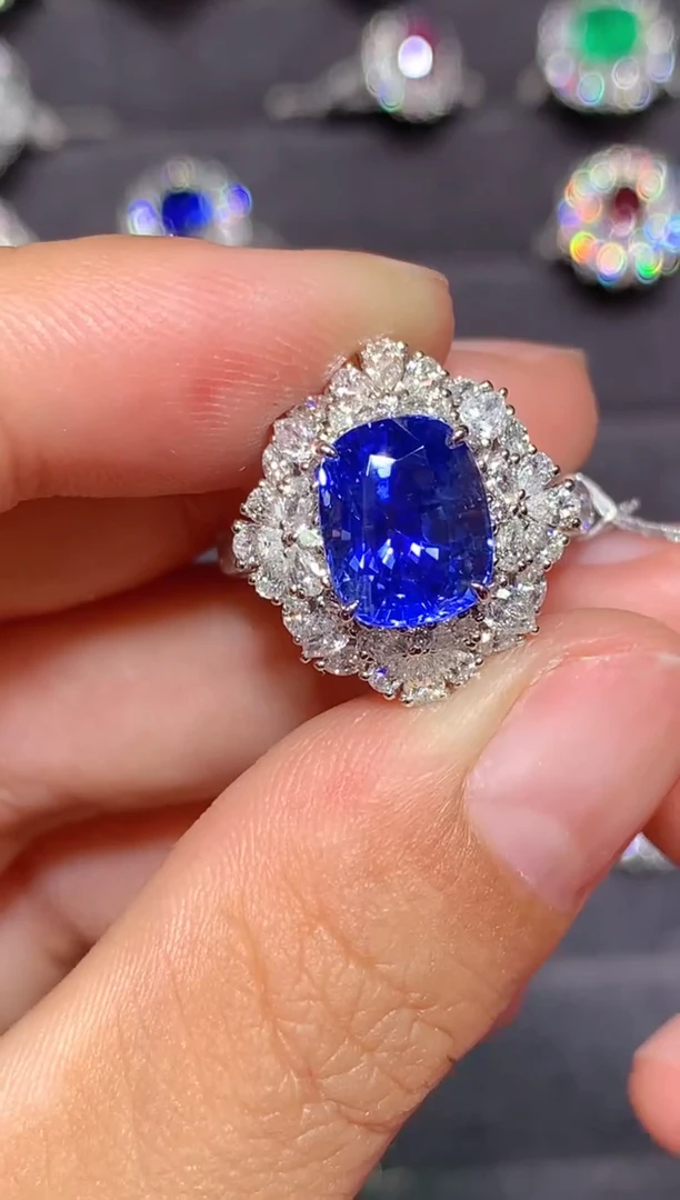 戒指蓝宝石18K金镶嵌4.02ct 缅甸无烧