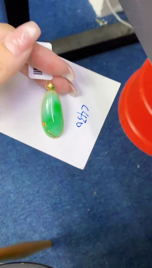 翡翠18K金镶嵌颈饰缅甸天然翡翠A货