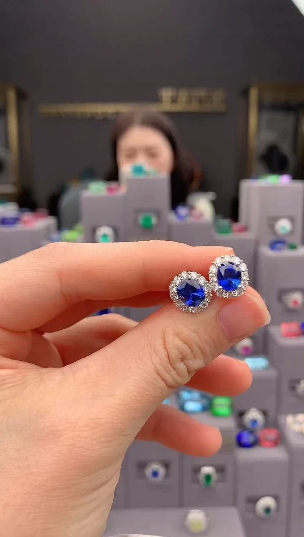 【闪购商品】蓝宝石耳钉18K金镶嵌3.1ct皇家蓝耳钉