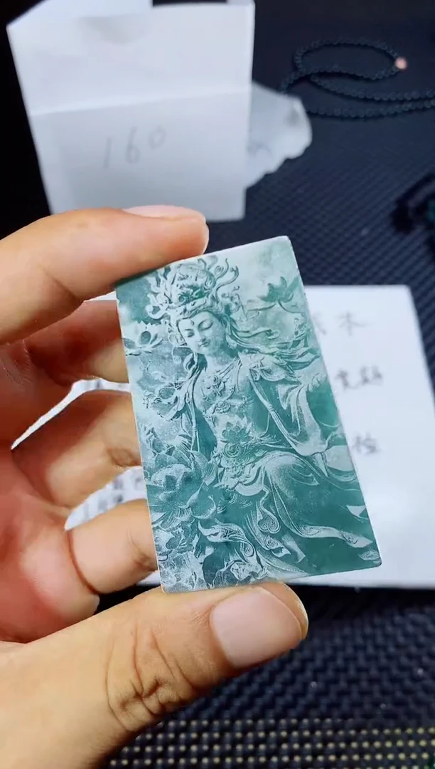翡翠未镶嵌颈饰
