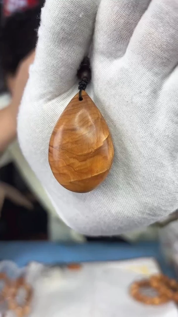 木质类四号福利：太行崕柏水波金丝吊坠