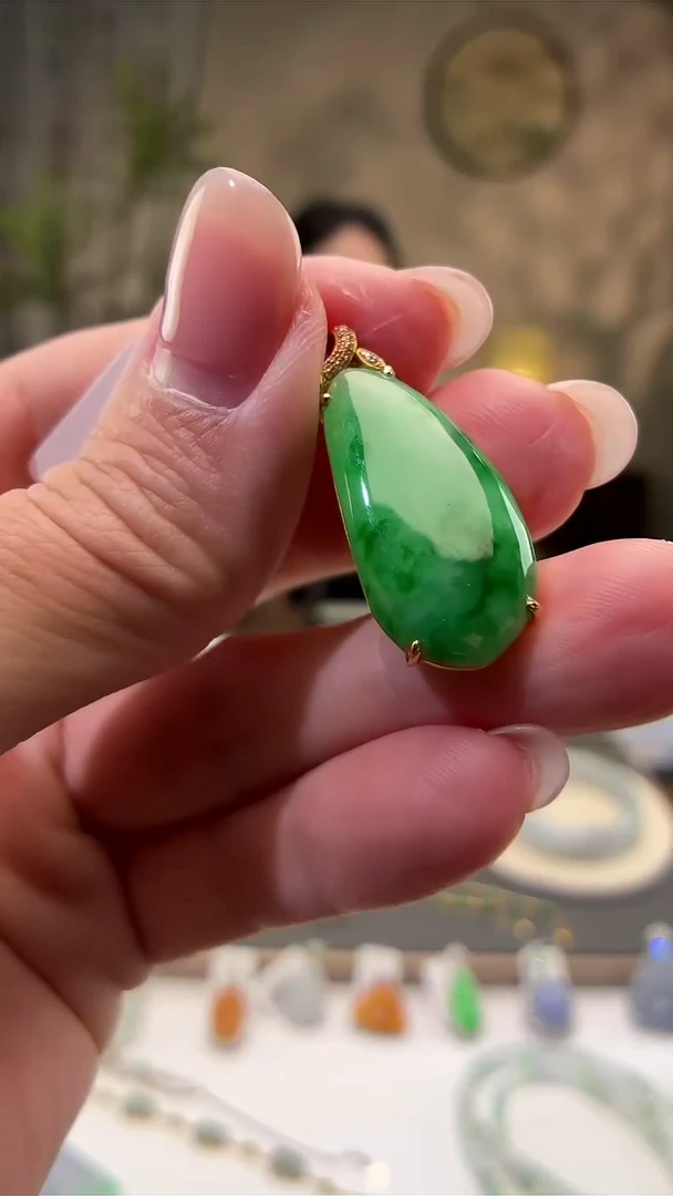 吊坠(不含链)18K金镶嵌翡翠福瓜