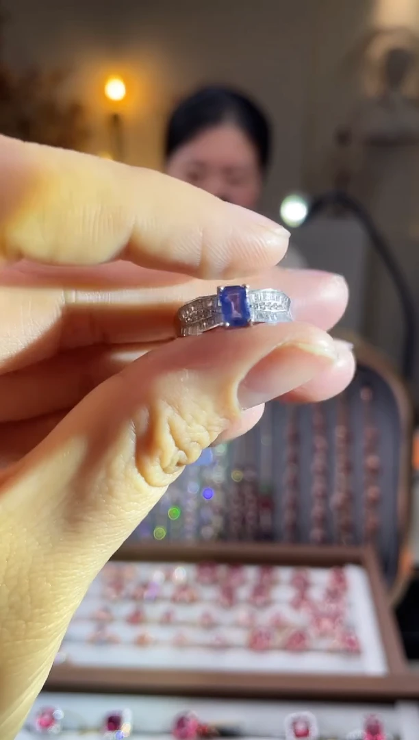 手饰蓝宝石银S925镶嵌手饰