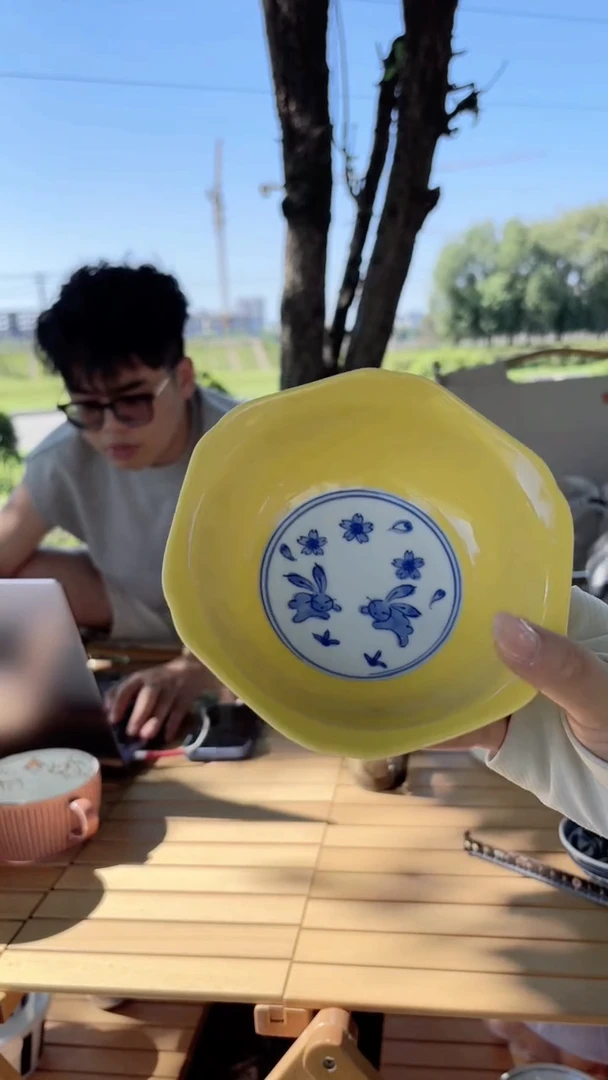 搪瓷黄釉花うさぎ　小鉢