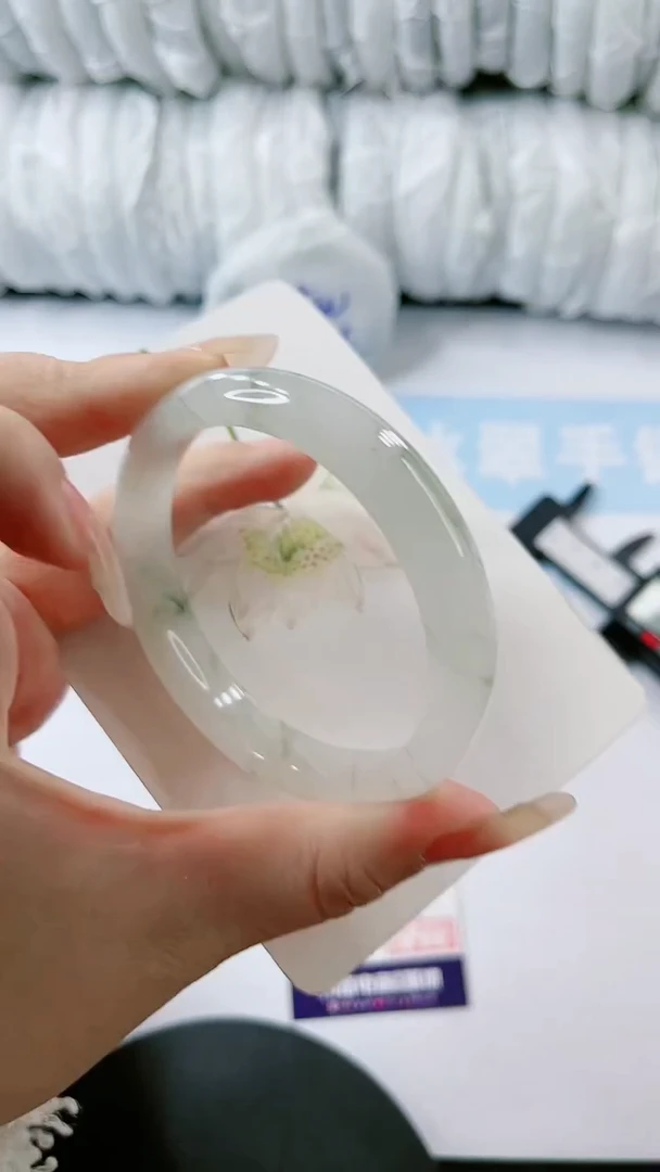 【闪购商品】石英质玉手镯未镶嵌多样性发货L529