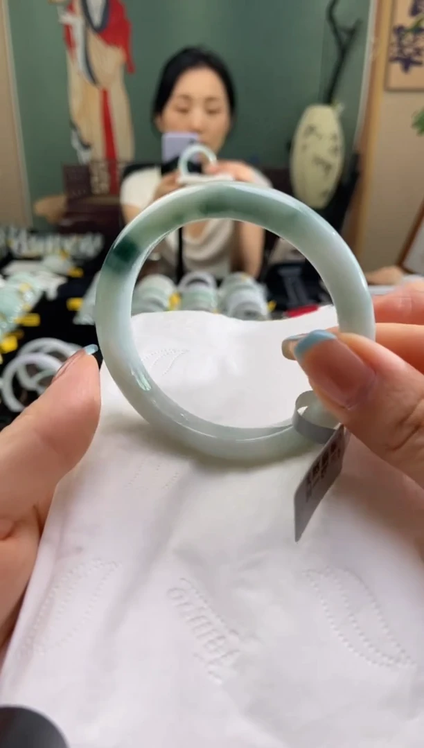 翡翠手镯未镶嵌55圈口t